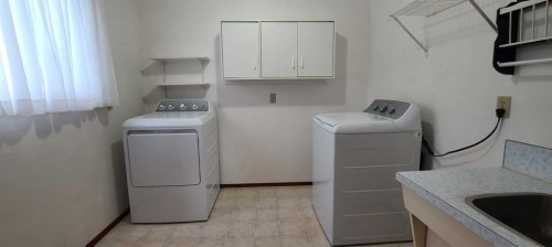 4820 53 Avenue, Grimshaw, AB - Indoor Photo Showing Laundry Room