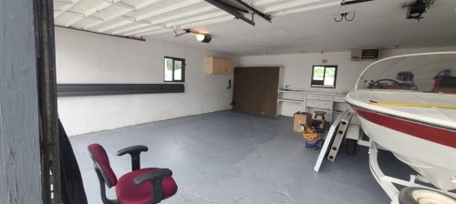 4820 53 Avenue, Grimshaw, AB - Indoor Photo Showing Garage