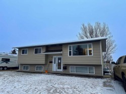 9245 99 Avenue Grande Prairie, AB T8V 3X4