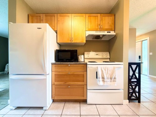 53 97 Avenue, Grande Cache, AB - Indoor Photo Showing Kitchen