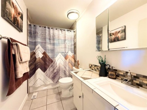 53 97 Avenue, Grande Cache, AB - Indoor Photo Showing Bathroom