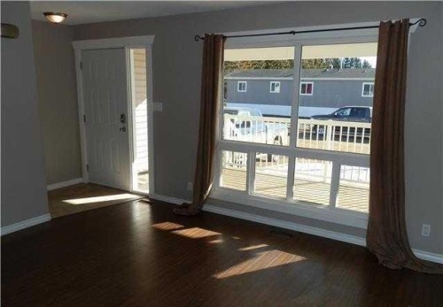 4906-4914 49 Street, Berwyn, AB 