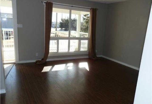 4906-4914 49 Street, Berwyn, AB 