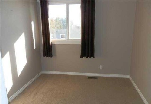 4906-4914 49 Street, Berwyn, AB 
