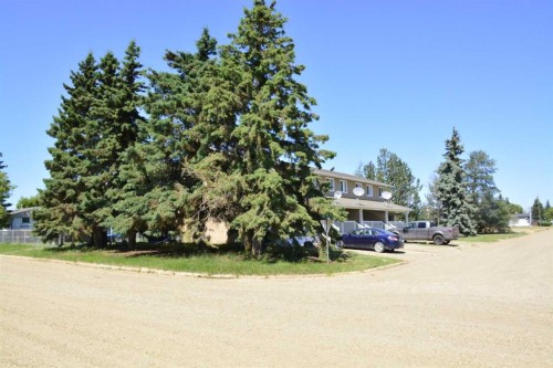 4906-4914 49 Street, Berwyn, AB 