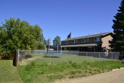 4906-4914 49 Street, Berwyn, AB 