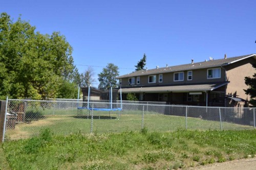4906-4914 49 Street, Berwyn, AB 