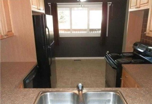 4906-4914 49 Street, Berwyn, AB 