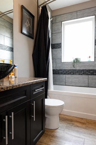 10619 84 Street, Peace River, AB - Indoor Photo Showing Bathroom