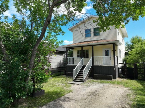 906 3 Avenue  Beaverlodge, AB T0H 0C0