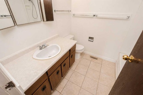 9309 103 Avenue, Grande Prairie, AB - Indoor Photo Showing Bathroom