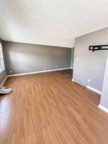 9309 103 Avenue, Grande Prairie, AB - Indoor Photo Showing Other Room