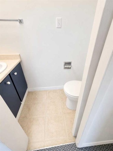 9309 103 Avenue, Grande Prairie, AB - Indoor Photo Showing Bathroom