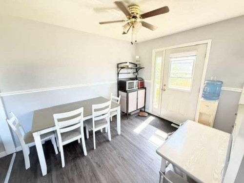 9517 89 Avenue, Peace River, AB - Indoor Photo Showing Dining Room