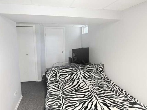 9517 89 Avenue, Peace River, AB - Indoor Photo Showing Bedroom