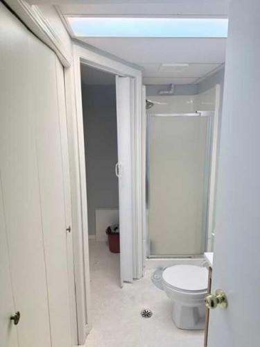 9517 89 Avenue, Peace River, AB - Indoor Photo Showing Bathroom