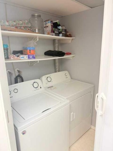 9517 89 Avenue, Peace River, AB - Indoor Photo Showing Laundry Room