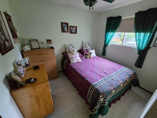 4610 52 Avenue, Grimshaw, AB - Indoor Photo Showing Bedroom