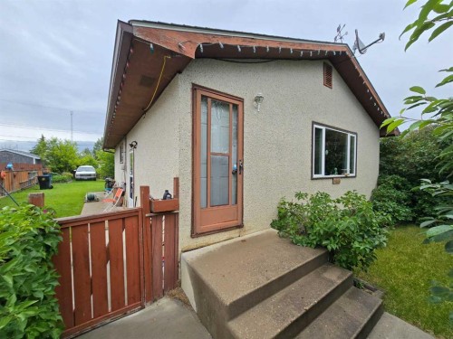 4610 52 Avenue, Grimshaw, AB - Outdoor With Exterior