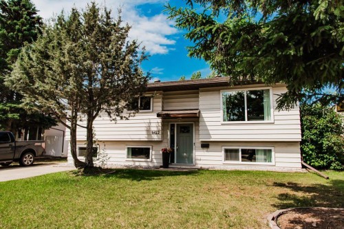 9422 64 Avenue  Grande Prairie, AB T8W 1B5