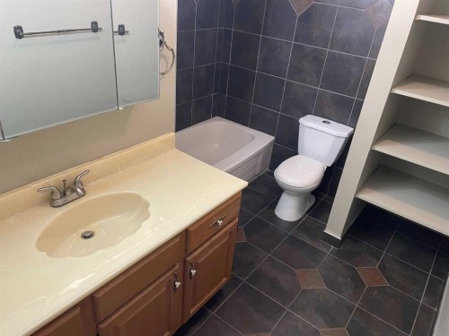 11314 113 Avenue, Fairview, AB - Indoor Photo Showing Bathroom