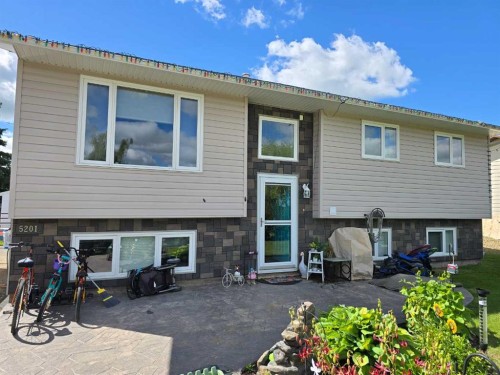 5201 55 Avenue, Berwyn, AB 