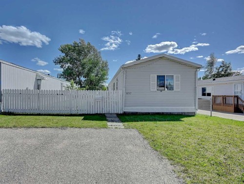 9717 121 Avenue  Grande Prairie, AB T8V 7J2