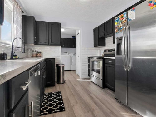 9704 94 Avenue, Wembley, AB - Indoor Photo Showing Kitchen With Stainless Steel Kitchen With Upgraded Kitchen