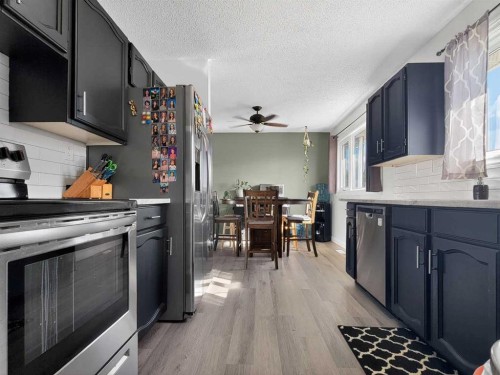 9704 94 Avenue, Wembley, AB - Indoor Photo Showing Kitchen