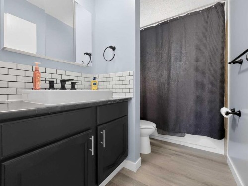 9704 94 Avenue, Wembley, AB - Indoor Photo Showing Bathroom
