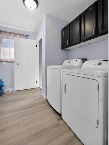 9704 94 Avenue, Wembley, AB - Indoor Photo Showing Laundry Room