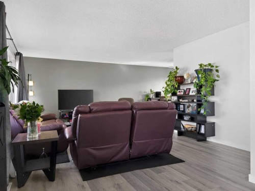 9704 94 Avenue, Wembley, AB - Indoor Photo Showing Other Room