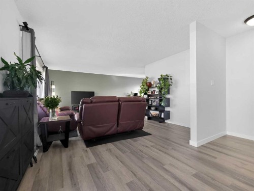 9704 94 Avenue, Wembley, AB - Indoor Photo Showing Other Room