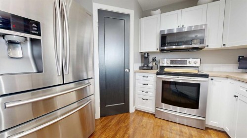 7901 Westpointe Drive, Grande Prairie, AB - Indoor Photo Showing Kitchen