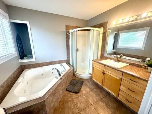 140 Pinnacle Boulevard, Grande Prairie, AB - Indoor Photo Showing Bathroom