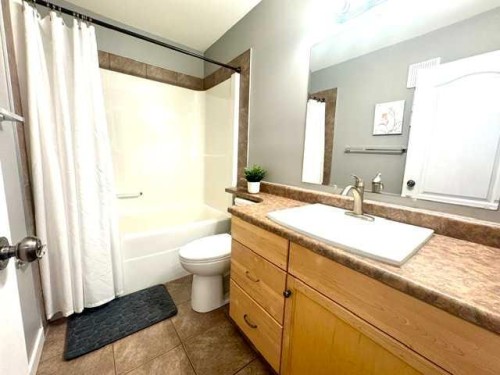 140 Pinnacle Boulevard, Grande Prairie, AB - Indoor Photo Showing Bathroom