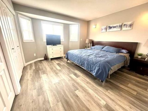 140 Pinnacle Boulevard, Grande Prairie, AB - Indoor Photo Showing Bedroom