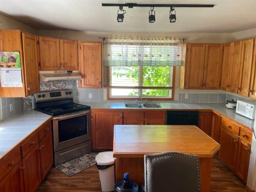 10705 111 Street, Fairview, AB 