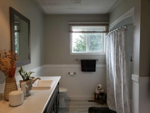 10213 106 Avenue, Fairview, AB - Indoor Photo Showing Bathroom