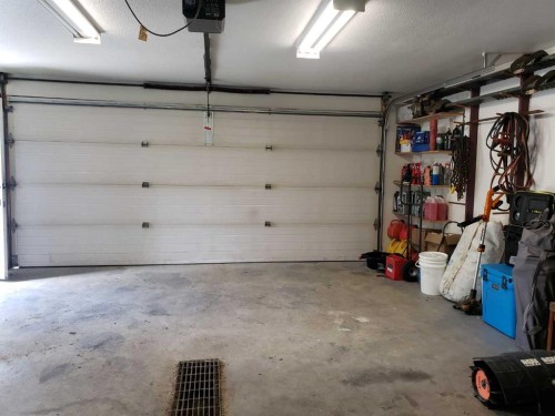 10213 106 Avenue, Fairview, AB - Indoor Photo Showing Garage