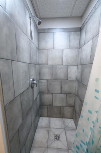 9211 95 Avenue, Wembley, AB - Indoor Photo Showing Bathroom