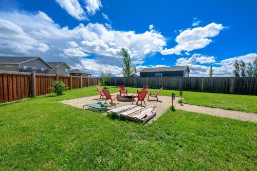 9211 95 Avenue, Wembley, AB - Outdoor With Backyard