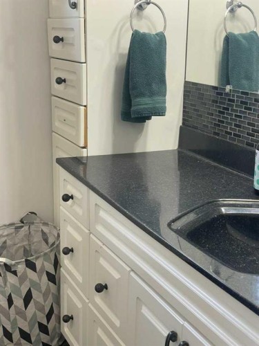 4702 48 Avenue, Grimshaw, AB - Indoor Photo Showing Kitchen