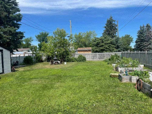 4702 48 Avenue, Grimshaw, AB - Outdoor With Backyard