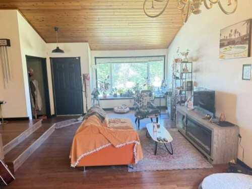 8801 101 Avenue, Peace River, AB - Indoor