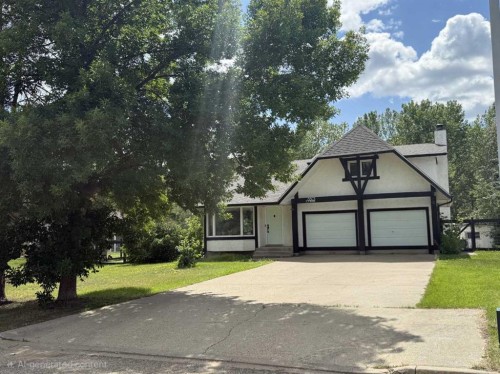 8801 101 Avenue  Peace River, AB T8S 1N8