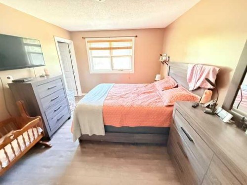 8801 101 Avenue, Peace River, AB - Indoor Photo Showing Bedroom