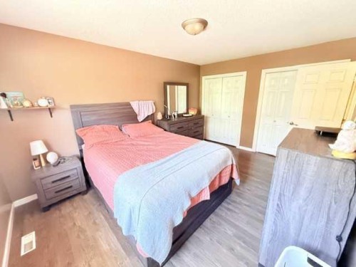 8801 101 Avenue, Peace River, AB - Indoor Photo Showing Bedroom