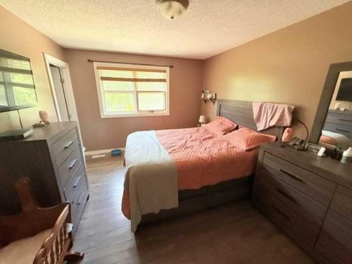 8801 101 Avenue, Peace River, AB - Indoor Photo Showing Bedroom