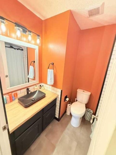 8801 101 Avenue, Peace River, AB - Indoor Photo Showing Bathroom